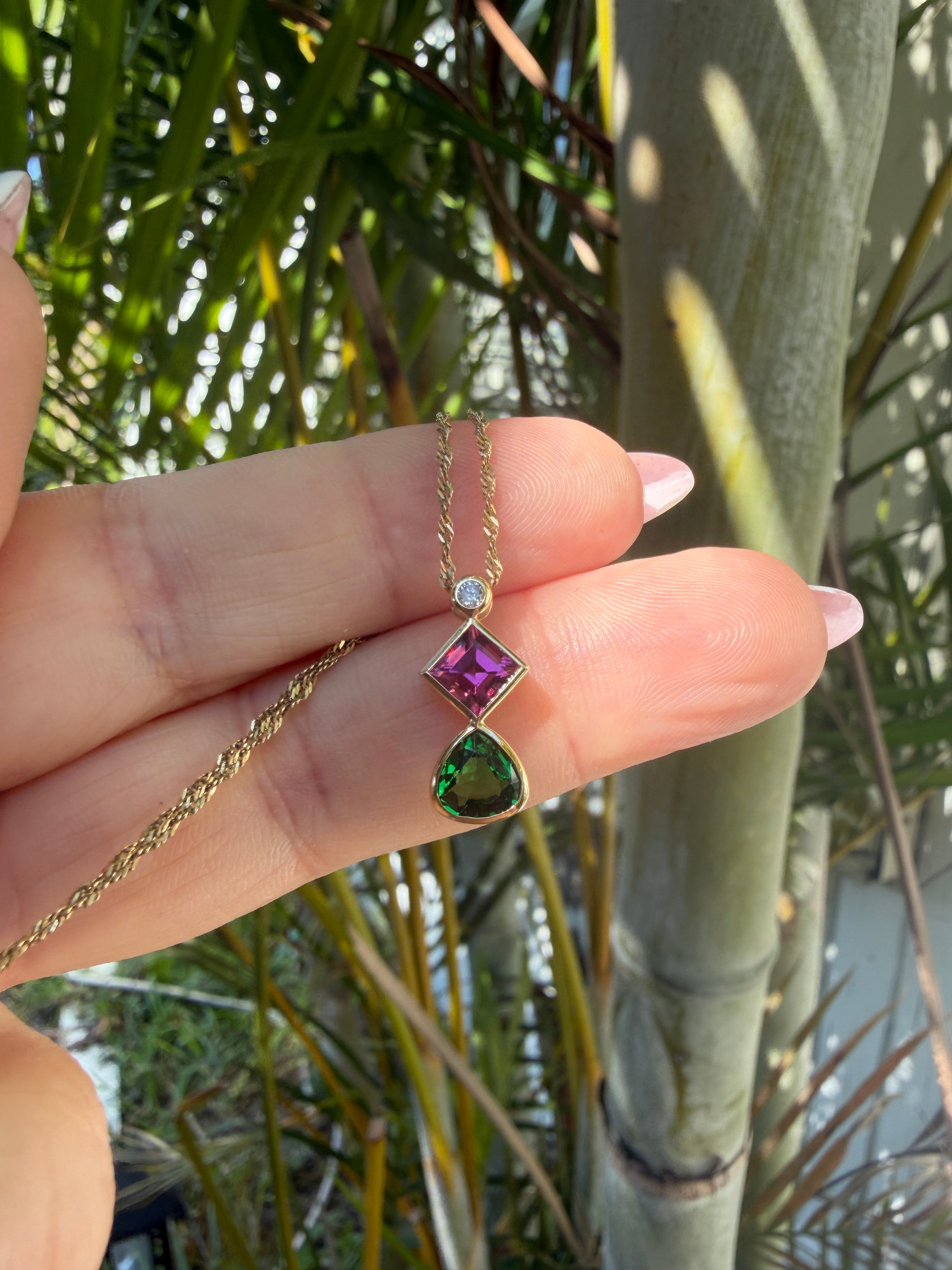 Very fine natural tsavorite garnet pear with rhodolite and diamond pendant - approx 1.1 carat tsavorite