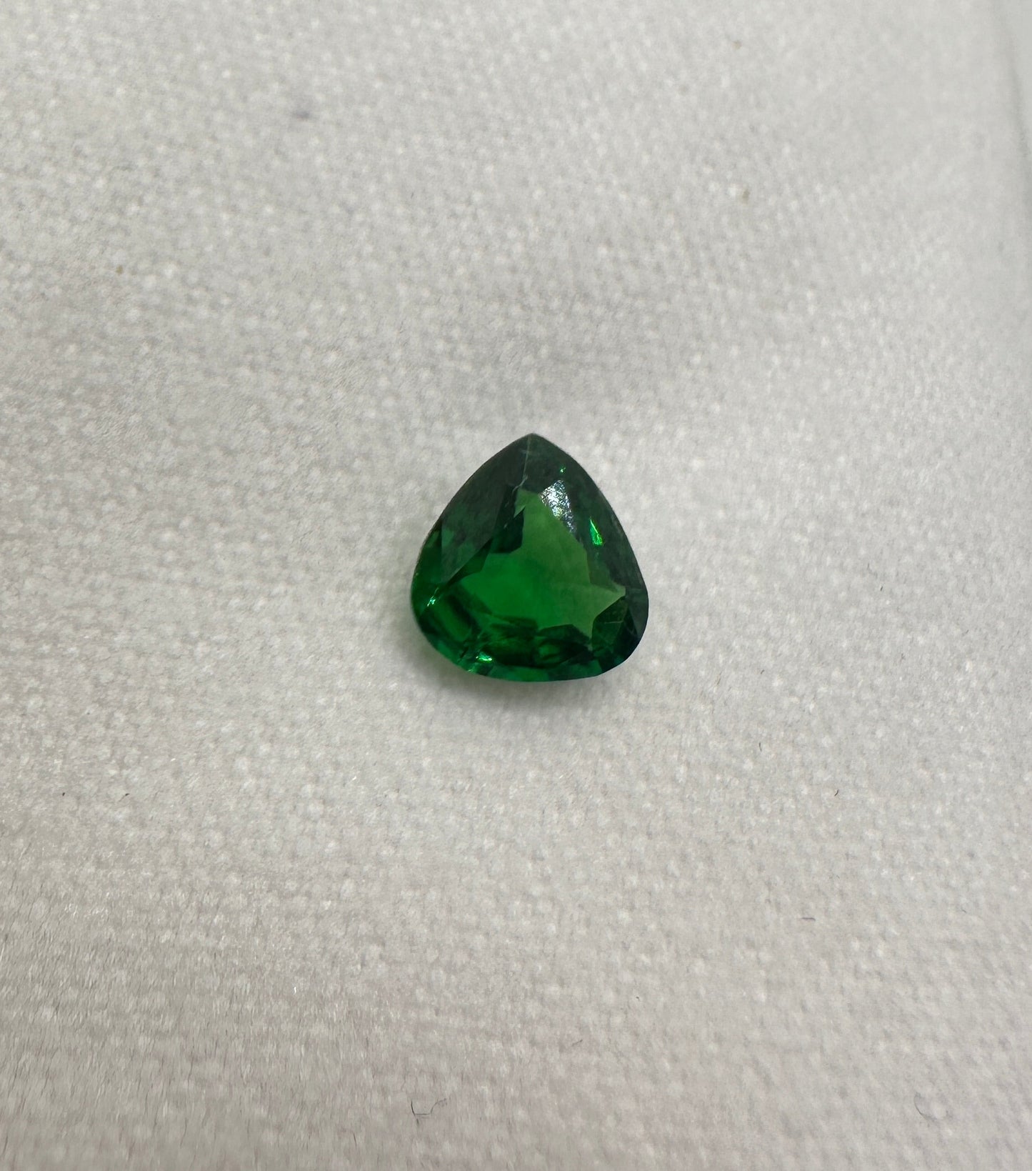 Very fine tsavorite garnet pear - approx 1.1 carat