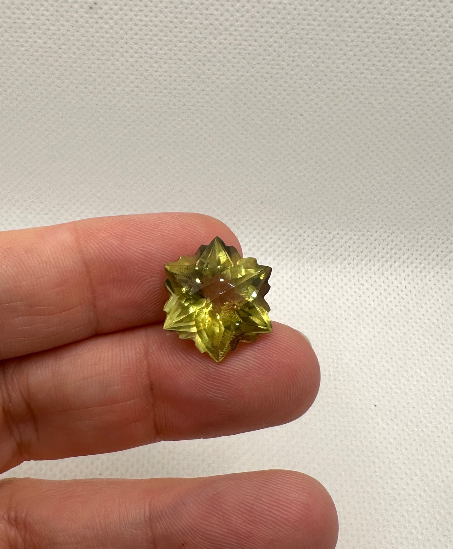 Special snowflake cut lemon quartz - 20x20 mm