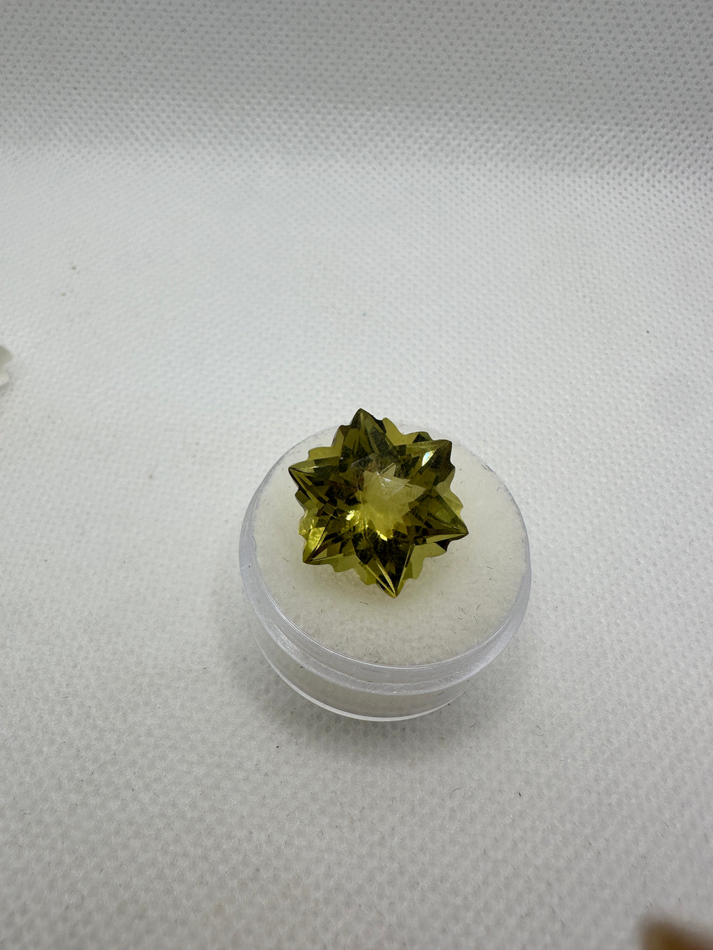 Special snowflake cut lemon quartz - 20x20 mm